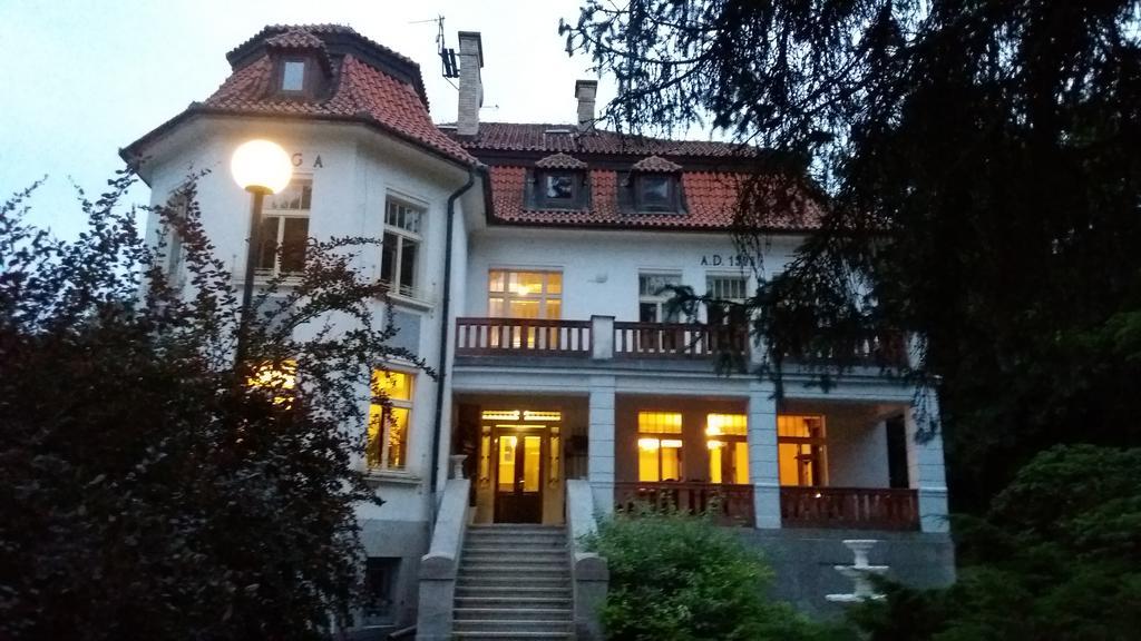 Vila Olga Jevany Luaran gambar
